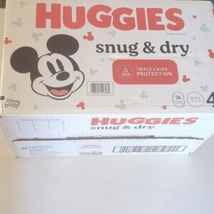 New Huggies Snug & Dry Diapers 72 Count with Mickey Mouse Design Sz 4